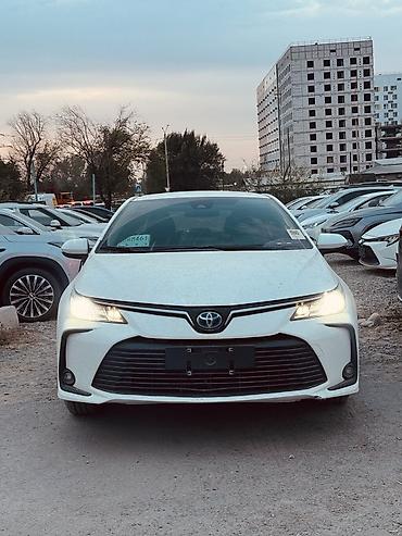 Toyota: Toyota Corolla: 2022 г., 1.8 л, Вариатор, Гибрид, Седан — 2
