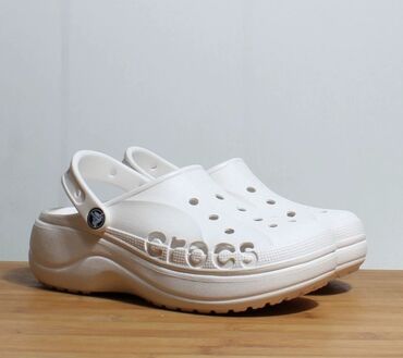 обувь белая: Продаю оригинал, мне размер не подошел.Район Чүй/Карпинка размер 38-39