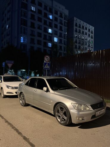 прием резины: Toyota Altezza: 2002 г., 2 л, Автомат, Бензин, Седан