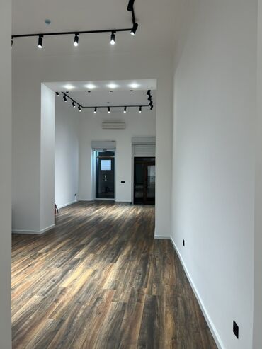 Restoran, kafelər: İcarəyə obyekt – şəhər mərkəzində, tarixi binaların sırasındakı küçədə — 6