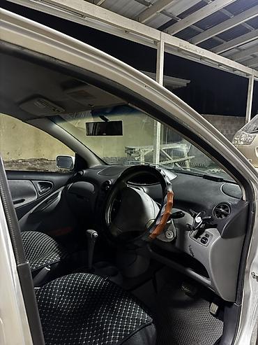 малолитражка машина: Toyota Vitz: 2000 г., 1 л, Автомат, Бензин, Хэтчбэк — 3