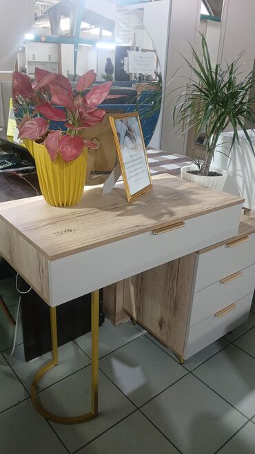 визажный стол с зеркалом: Даараткана үчүн үстөл, Жаңы, Күзгүсү менен, түсү - Саргыч боз, ЛДСП