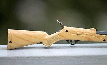 Upaljači i prateća oprema: Upaljač u obliku puške / karabina24,5 cm. Upaljač u obliku puške/ — 5