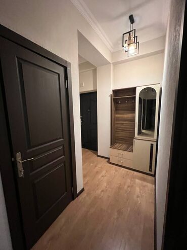 Uzunmüddətli kirayə mənzillər: Yasamal rayonu midada 12 mertebeli binanın 7-cİ mərtəbəsində yerləşən — 10