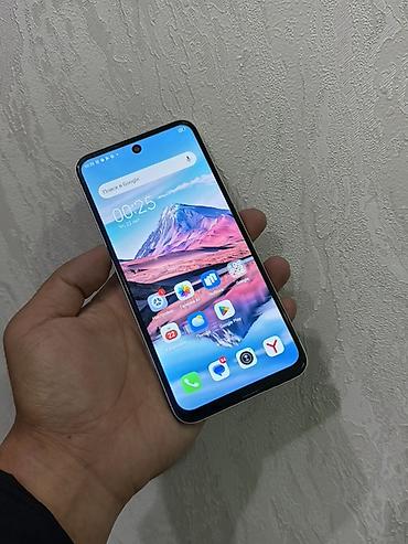 английский 11 класс учебник: Tecno Spark Go 2024, Б/у, 128 ГБ, цвет - Белый, 2 SIM — 2