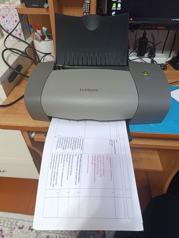 printer islenmis: Rəngli printer Lexmark Z602. İşləyir çap edir. Səliqəli ofisdə