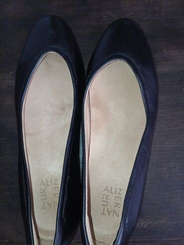 srebrna haljina kakve cipele: Ballet shoes, 42