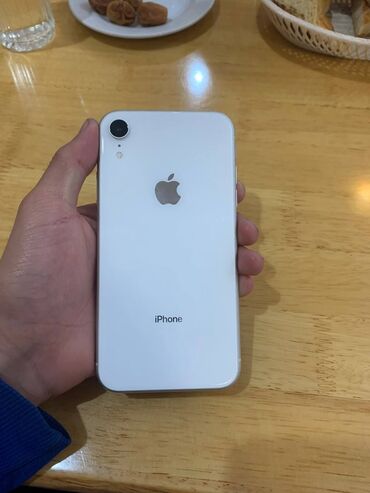 беспроводной роутер с сим картой: IPhone Xr, Б/у, Белый, 81 %