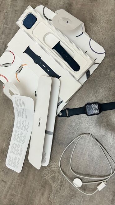 Apple Watch: Продаю!!! Полная комплектация (коробка,шнур итд) Состояние