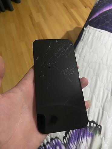 perexadnik iphone: Islek vezıyetdı. Sekılde gorunen nazıy catlar var. Istıfade zamanı — 2
