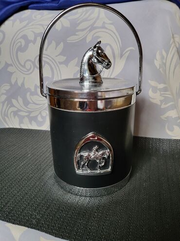 Ostalo posuđe: Posuda (kibla) za led 1960god.+. Posuda za led plastika,metal — 1