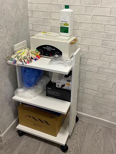 Тумбы и подставки для телевизора: Тележка на колесах 
Для косметологии и много др — 7