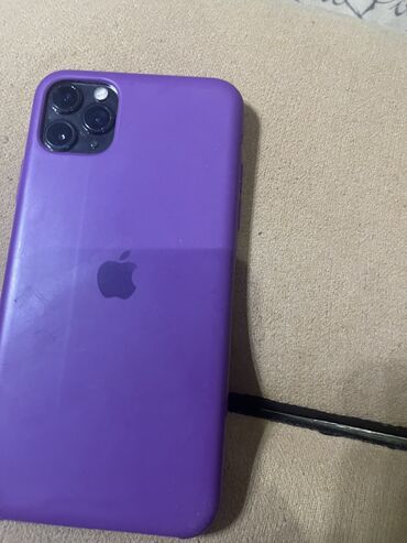 Apple iPhone: IPhone 11 Pro Max, Б/у, 256 ГБ, Серебристый, Зарядное устройство, Защитное стекло, Чехол, 72 %