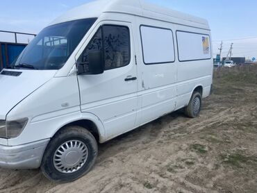 спринтер пассажирский продаю: Белый фургон Mercedes-Benz Sprinter. Просторный салон и вместительный