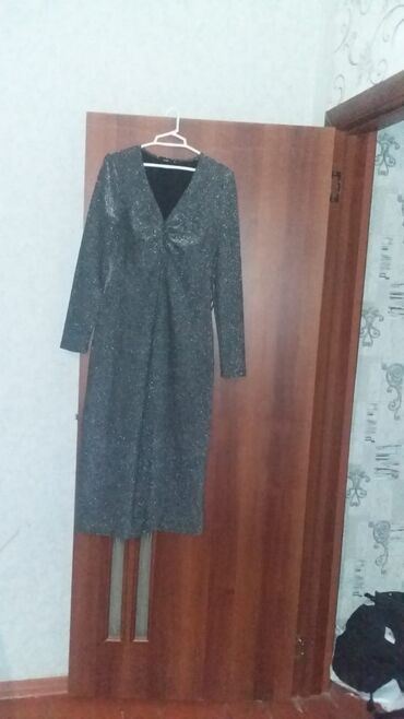 Ziyafət donları: Parlaq boz rengli ziyafet donu.seliqeli şekildedir.qiymetde endirim
