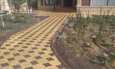 Kafel və metlax: Müxtəlif rəng və dizaynlarda olan səki plitələri. Bu plitələr — 31