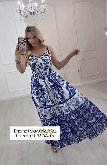 moda piu: Plava letnja haljina na bretele sa raskošnim porcelanskim printom u — 4