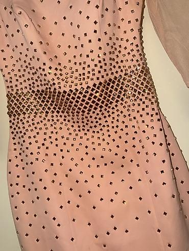 qol korseti: Pudra-çəhrayı rəngdə elegant ziyafət geyimi - Model: dar kəsim, dizə — 1