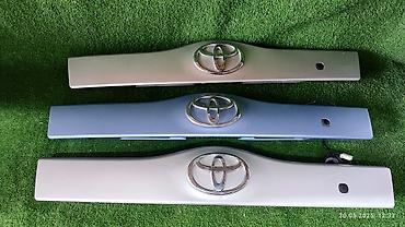pir: Накладка крышки багажника Toyota, 2005 г., Б/у, Оригинал — 2