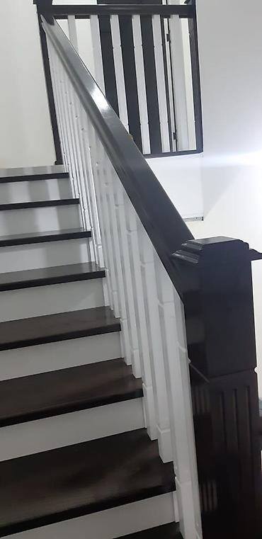 Деревянные лестницы: Деревянная лестница Для дома, Вид дерева: Орех, Форма лестницы: Много-маршевая, Стиль: Классический — 17