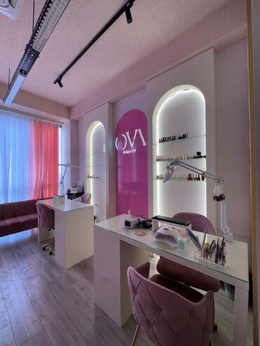 ten effektli qaşlar: Manikür, Dırnaq qaynağı, Salonda