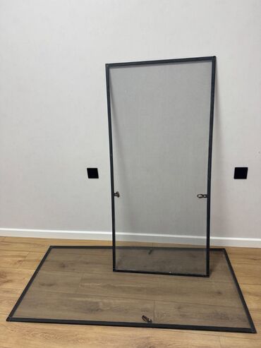 Отделочные материалы: İdeal veziyyetde 147*69 sm,antrasid renglidir. 2 ededdir.1eded 5 manat