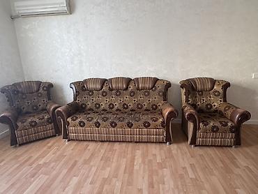 Divan və kreslo dəstləri: Klassik üslublu 3 parçalı yumşaq mebel dəsti: - 1 ədəd geniş divan — 4