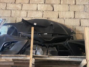 Bamperlər, buferlər: Toyoto On bufer. Kapot. Toyota ehtiyyat hisseleri. Ford ehtiyyat
