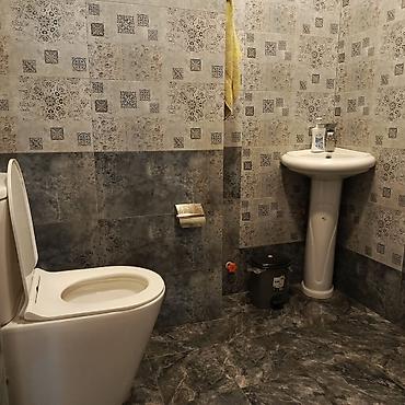 İcarəyə ofislər: Icarəyə verilir – kiçik ofis sahəsi Ünvan: mərkəzi küçəboyu piyada — 4