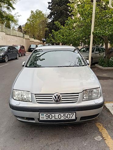 bora: Volkswagen Bora: 1.6 l | 1999 il Sedan — 1