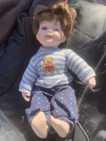 кукла домик: Кукла мальчик с забавной улыбкой и голубыми глазами. - Материал