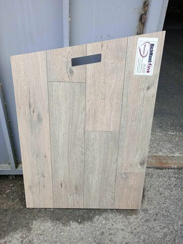 10×10 profil: Açıq boz-bej tonlarda taxta teksturalı döşəmə paneli nümunəsi. Taxta lalafo.az -da 10×10 profil: Açıq boz-bej tonlarda taxta teksturalı döşəmə paneli nümunəsi. Taxta