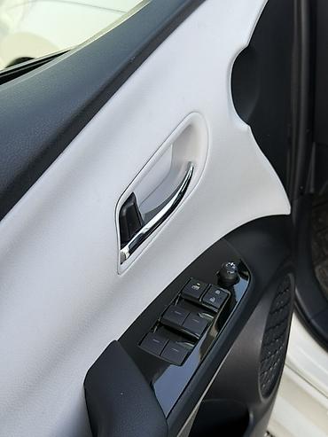 Toyota: Toyota Prius: 2019 г., 1.8 л, Вариатор, Гибрид, Хэтчбэк — 11