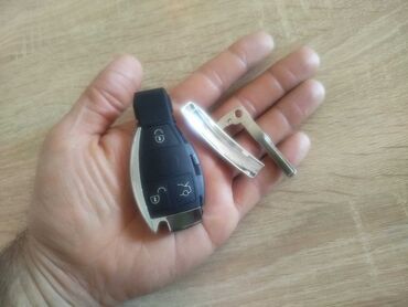 Açarlar, zamoklar, pultlar: Mercedes-Benz avtomobilləri üçün qara rəngdə, xrom örtüklü balıq açar