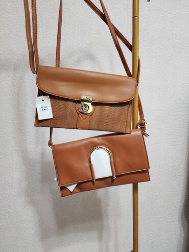 сумочки фирмы: Клатч сумка на ремешке новый размер 29см на 17см два кармана отдела