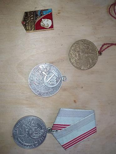 Көркөм өнөр жана коллекциялоо: Набор советских наград и знаков: - Медаль «Ветеран труда» СССР — 2 — 1