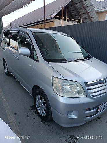 сиенна 2012: Toyota Noah: 2003 г., 0.2 л, Автомат, Минивэн — 1