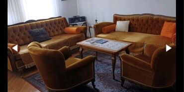 polovan namestaj iz inostranstva u palanci: Prodajem dva troseda izuzetnog kvaliteta, očuvani i vrlo udobni. Retro