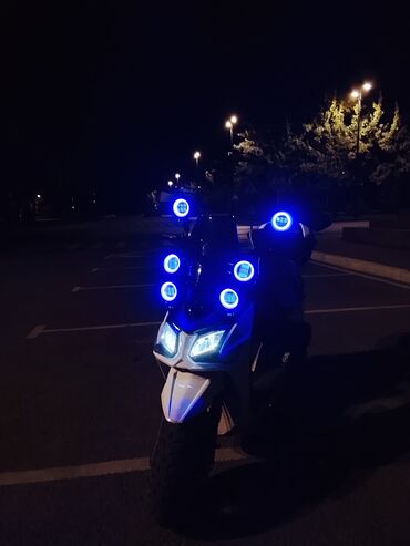 спортивные мото: Скутер с модернизированным светом и off-road стилем - Яркая оптика