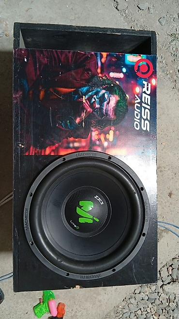 Dinamiklər və sabvuferlər: Avtomobil üçün subwoofer + qutu
300 rms — 1