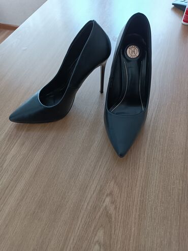 женские вечерние туфли: Туфли 38, цвет - Черный