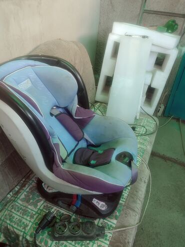 детское кресло bmw: Автокресло, цвет - Голубой, Б/у