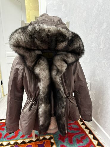 Пуховики и зимние куртки: На продаже 3 премиальные зимние парки с натуральным мехом Все парки — 1