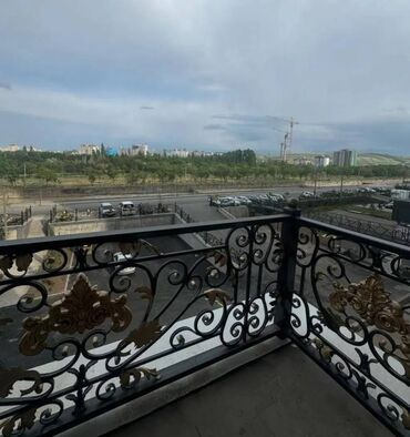 снять квартиру без риэлтора: 3 комнаты, 120 м², Элитка, 3 этаж, ПСО (под самоотделку)