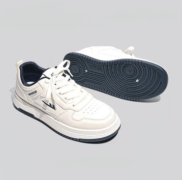 Women's Sneakers and athletic shoes: Продаю кроссовки: ✅ Цвет: белый с тёмно-синими вставками ✅ Размеры
