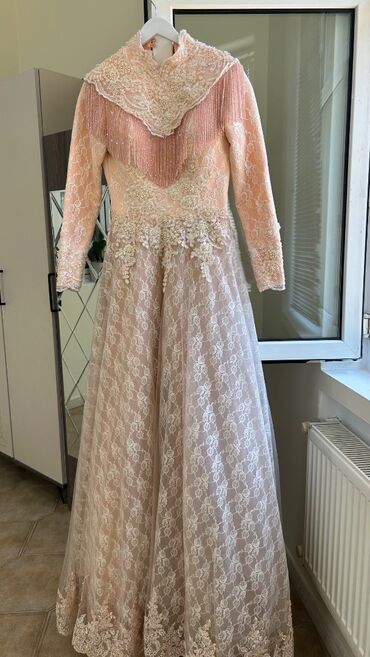 Ziyafət donları: Yaxşı vəziyyətdə, səliqəli şəkildə saxlanılmış gəlinlik, nişan — 27