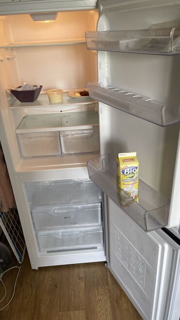 холодильник срочно продаю: Муздаткыч Indesit, Жаңы, Эки камералуу, Less frost, 70 * 160 * 70