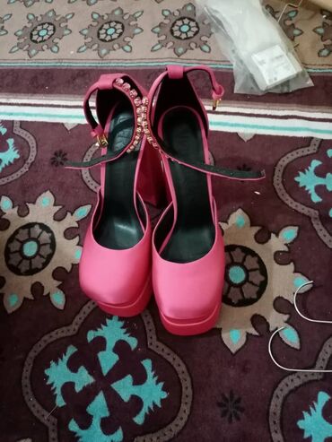 лоферы зимние: Туфли, 38, Versace, Жаңы, түсү - Кызгылт, Акылуу жеткирүү