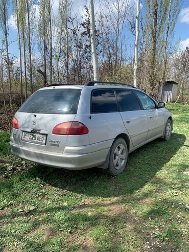 Toyota: Toyota Avensis: 2002 г., 1.8 л, Механика, Бензин, Универсал
