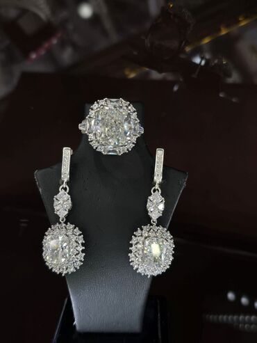 Zərgərlik dəstləri: Dəstə daxildir: Kulon, Boyunbağı, Muncuq, Gümüş, 925 Əyar — 2